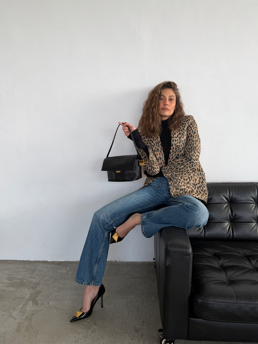 Le Rond Carre Embellished Leather Shoulder Bag
